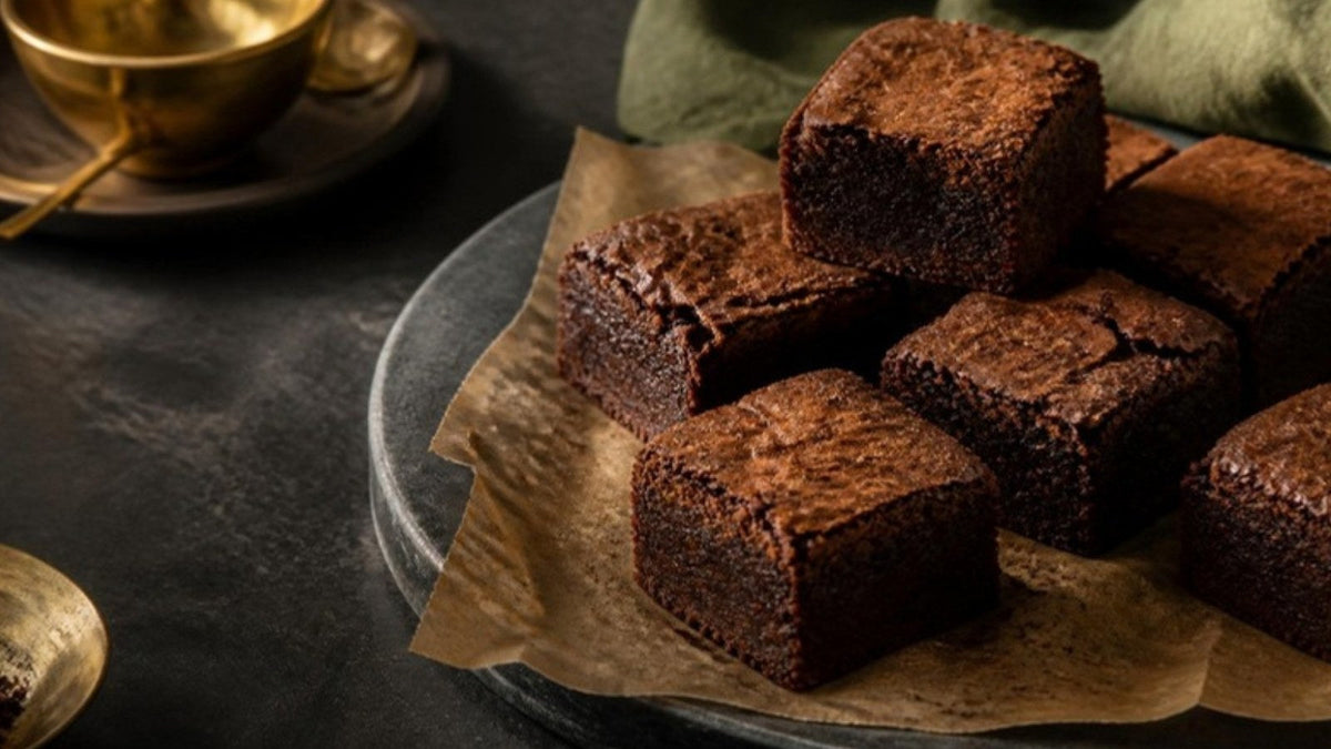 Carrés de brownie au chocolat à la croûte craquelée, recette du Journal Calm&Co